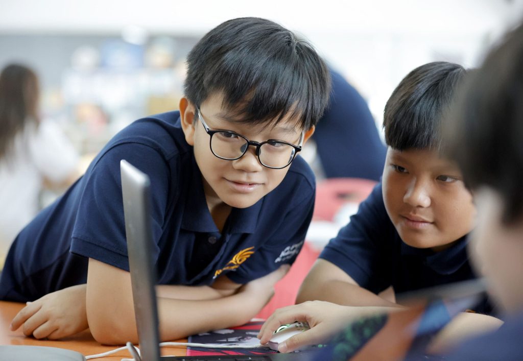 How can students apply research skills